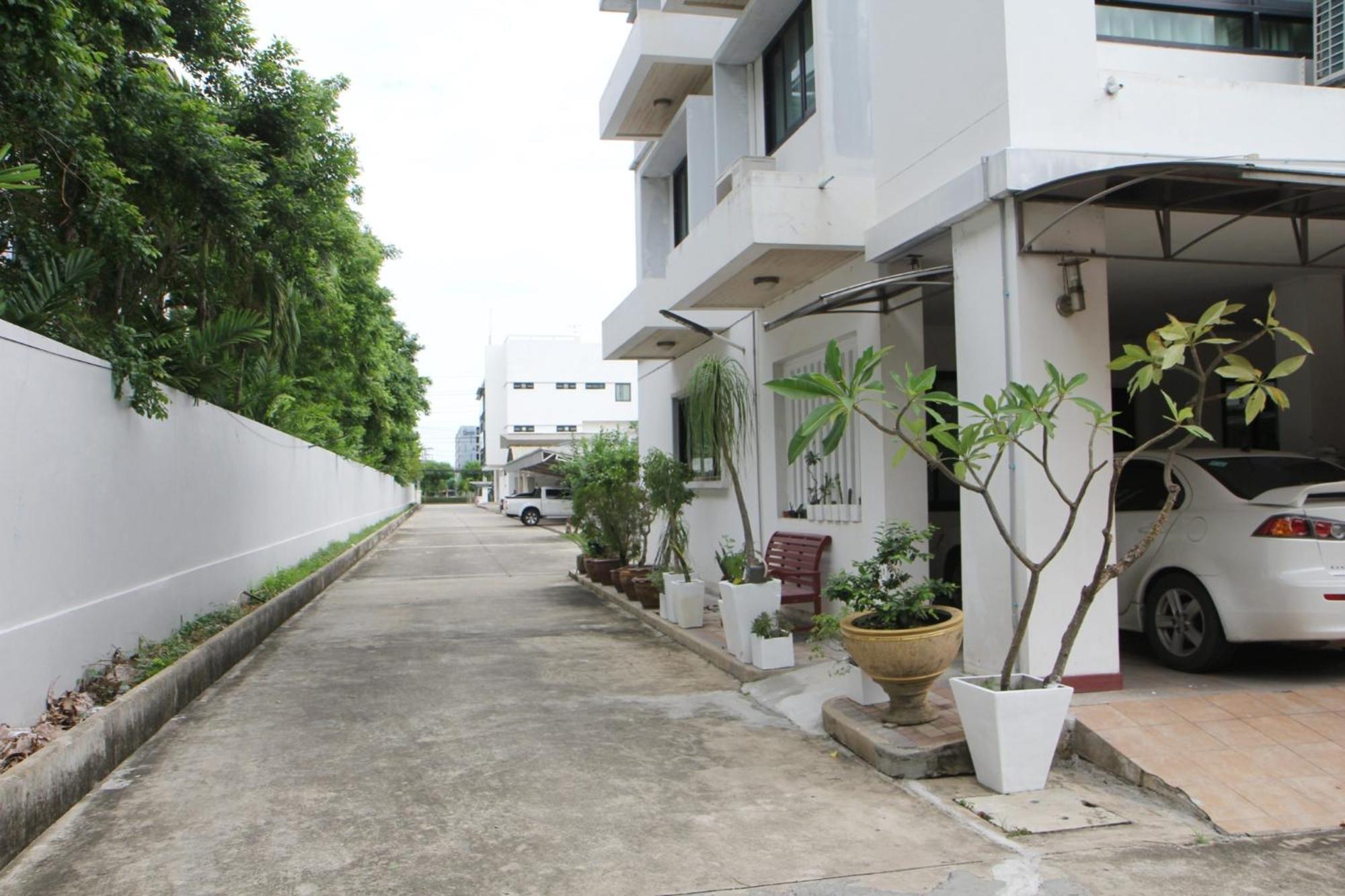 ลาดกระบัง ใกล้สนามบิน แบบอบอุ่นส่วนตัว Casa de hóspedes Banguecoque